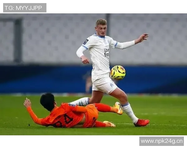 中场休息时光:如何充分利用短暂间歇恢复状态提升比赛表现 中场休息时光:如何充分利用短暂间歇恢复状态提升比赛表现